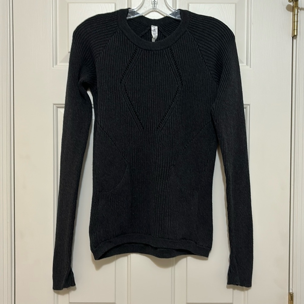 Lululemon Athletica Womens Gray Ribbed sweater with pockets and rip tag Size 6